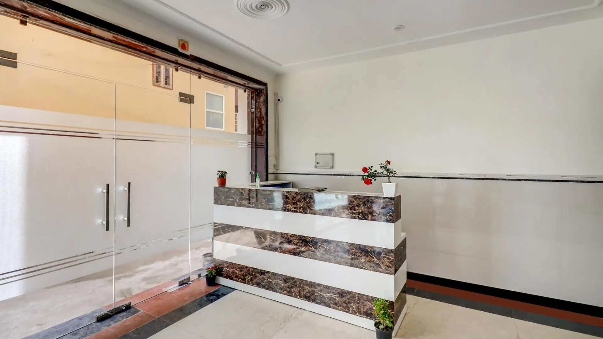 **  גורגאון Spot On 78882 Shree Shakti Hotel Near Leisure Valley Park הודו